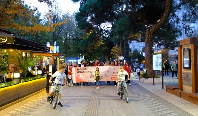 Kırklareli'nde Türk Kızılay gönüllüleri sağlıklı yaşama dikkati çekmek için yürüdü