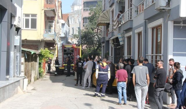 Kocaeli'de bir apartmanın 3. katında çıkan yangın söndürüldü