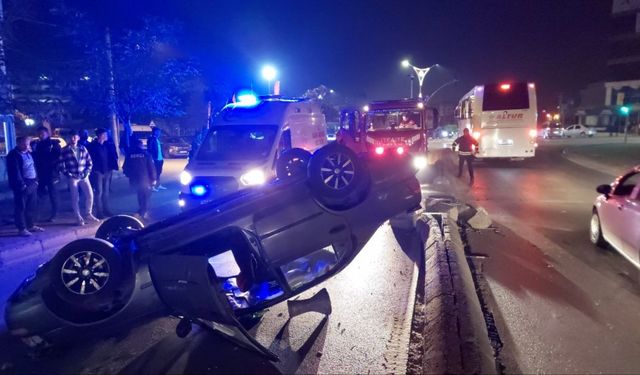 Kocaeli'de devrilen otomobilin sürücüsü yaralandı