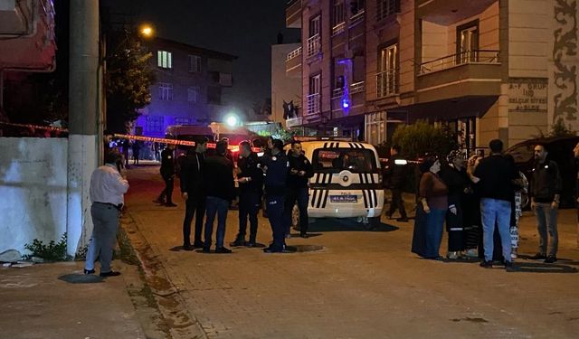 Kocaeli'de iki grup arasında çıkan bıçakla kavgada 3 kişi yaralandı