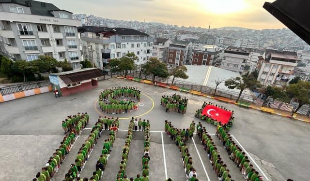 Kocaeli'de ilkokul öğrencilerinden "100. yıl" koreografisi