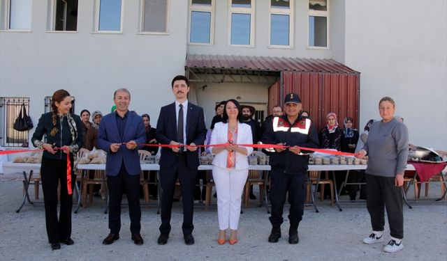 Pazaryeri Halk Eğitimi Merkezi'nde kermes düzenlendi