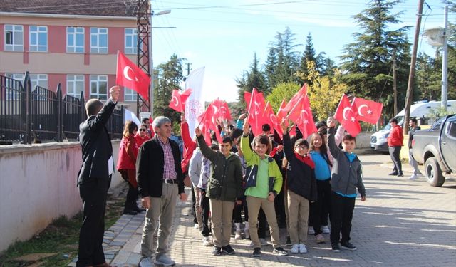 Pazaryeri'nde Cumhuriyet'in 100'üncü yılı etkinliklerinde kır yürüyüşü yapıldı