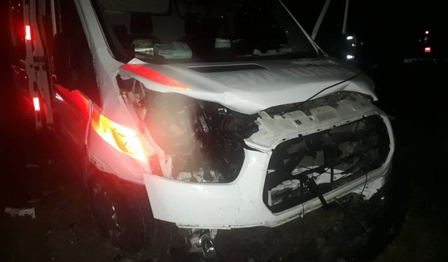 Sakarya'da ambulans ile otomobilin çarpıştığı kazada yaralananlardan 1'i öldü