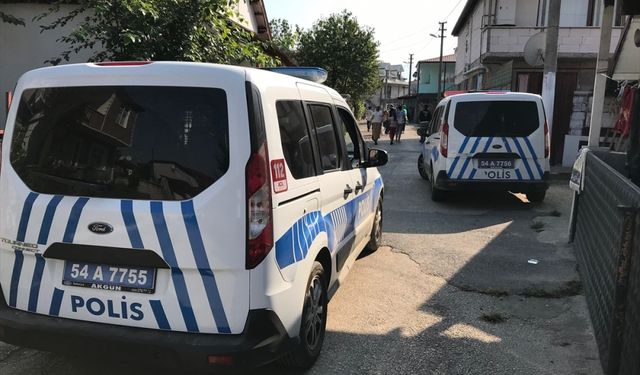 Sakarya'da husumetlisi tarafından bıçaklanan genç yaralandı