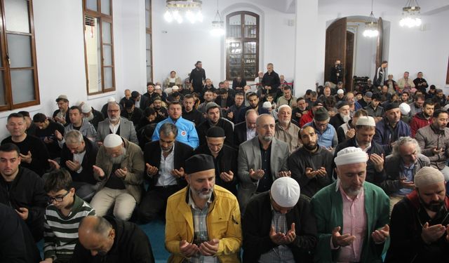 Sakarya'da sabah namazında Filistinliler için dua edildi