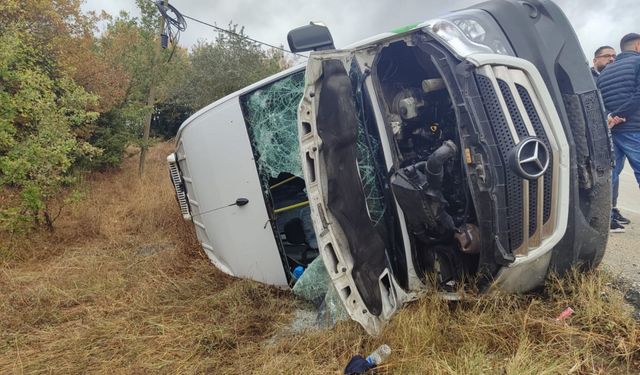 Tekirdağ'da devrilen minibüsteki 14 kişi yaralandı