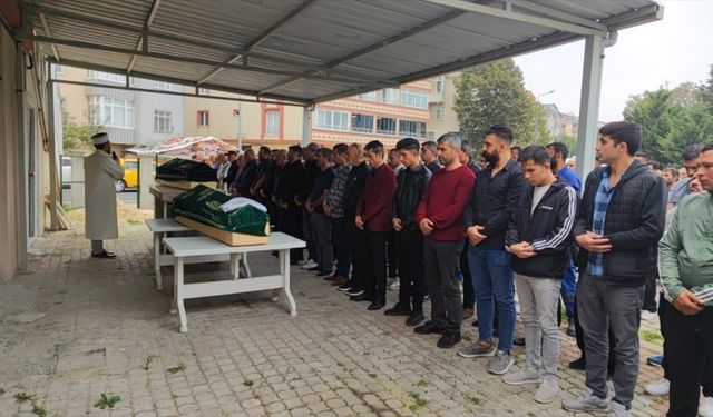 Tekirdağ'da evinin önünde otururken tüfekle açılan ateş sonucu ölen kadının cenazesi defnedildi