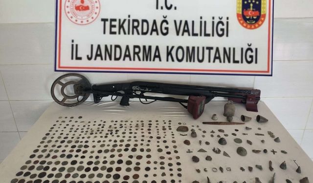 Tekirdağ'da tarihi eser kaçakçılığı operasyonunda 76 obje ve 312 sikke ele geçirildi