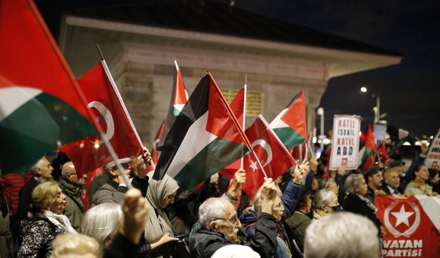 Vatan Partisi İsrail'in Filistin'e saldırılarını Üsküdar'da protesto etti