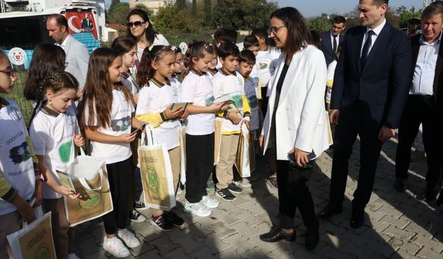 Yalova Valisi Kaya, öğrencilerle "kuş oteli" Hersek Lagünü'nü gezdi