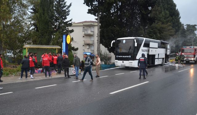 Yalovasporlu futbolcuları taşıyan otobüste yangın çıktı