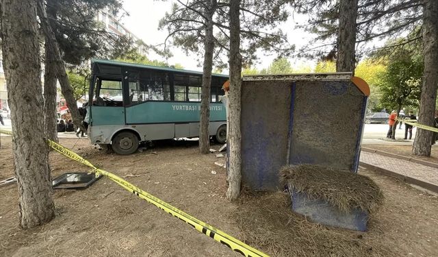 Elazığ'da Midibüs Kaza: 16 Yaralı, Aralarında Öğrenciler de Var