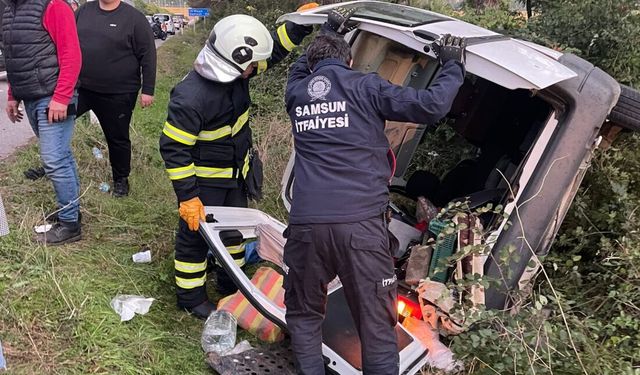 Samsun Bafra'da Hafif Ticari Araç Kaza Yaptı