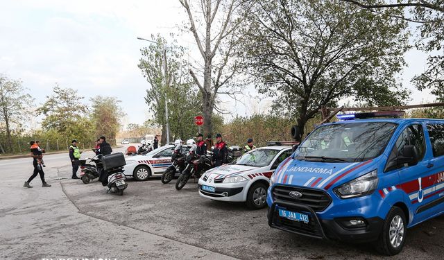 Bursa'da Jandarma, Motosiklet ve Motorlu Bisiklet Denetimi Gerçekleştirdi