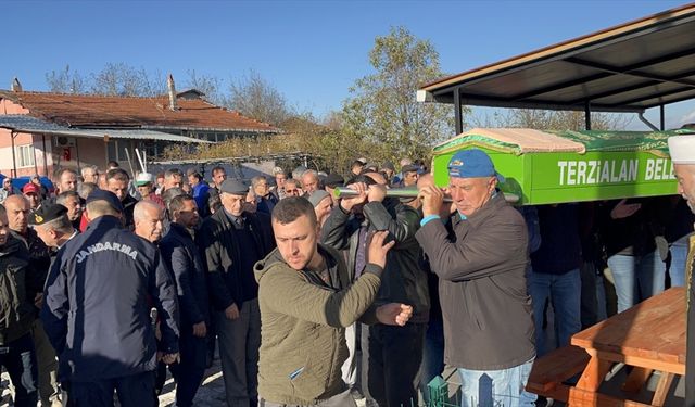 Çanakkale'de kalp krizi sonucu vefat eden muhtar toprağa verildi