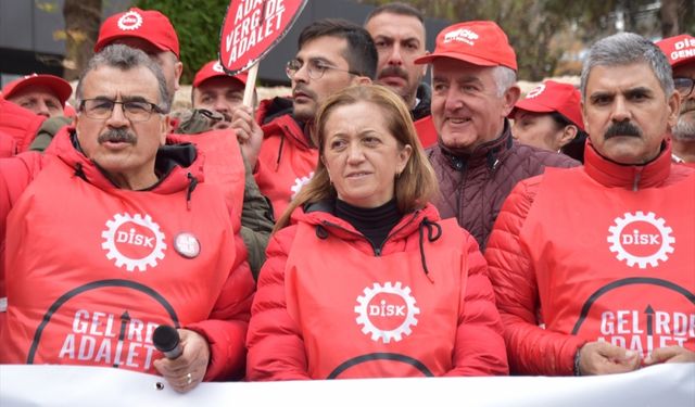 DİSK üyeleri "Gelirde adalet vergide adalet" yürüyüşü rotasında Bilecik'e ulaştı