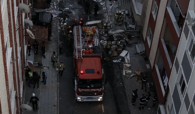 Küçükçekmece'de 5 katlı binada meydana gelen patlamada bir kişi öldü, 7 kişi yaralandı