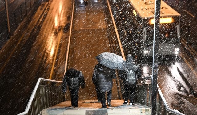 İstanbul'da kar ve fırtına etkili oldu