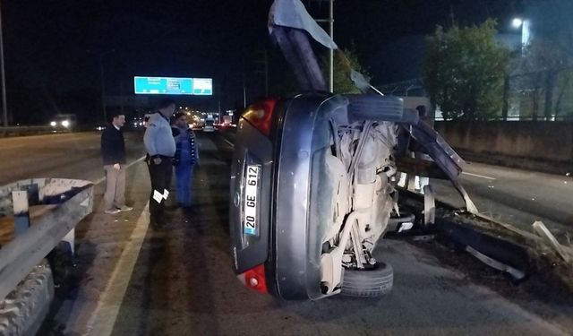 Kocaeli'de bariyere çarpan otomobildeki 2 kişi yaralandı