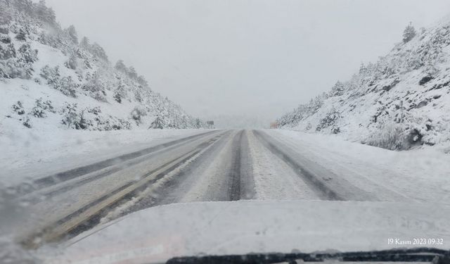 Orhaneli'ye mevsimin ilk karı yağdı