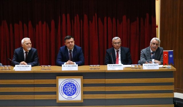 Tekirdağ'da "Cumhuriyetimizin 100. Yılı" paneli düzenlendi