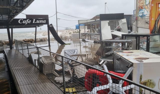 Yalova'daki lunapark fırtına nedeniyle kullanılamaz hale geldi