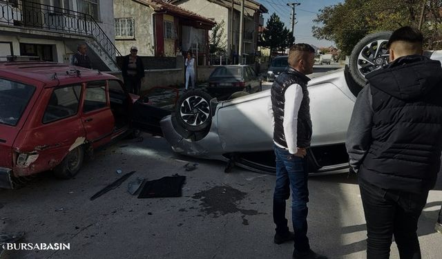 Bolvadin'de Kaza: Park Halindeki Araç Devrildi, 3 Yaralı