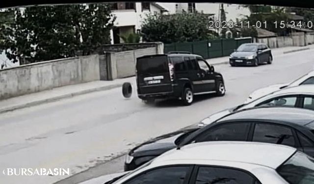 Akyazı'da Hafif Ticari Araç Teker Kopması: Karşı Otomobile Çarptı