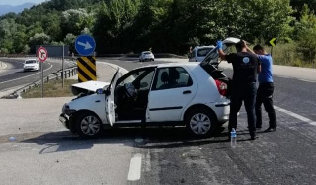 Bursa İnegöl'de Tır-Otomobil Çarpışması: 2 Yaralı