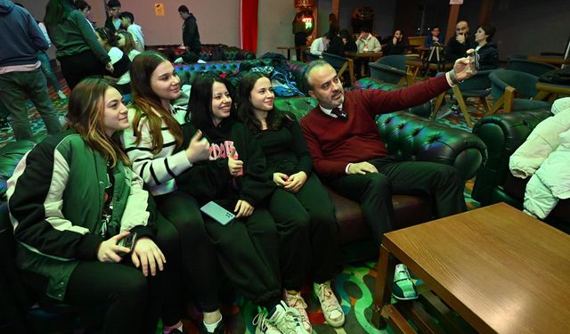 Bursa'da Liseler Arası Bowling: 1000 Liseli Stres Attı