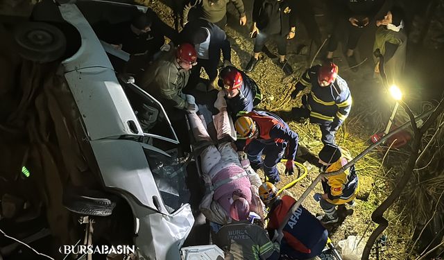 Nilüfer'de Köprüden Dere Yatağına Düşen Otomobilde 4 Yaralı