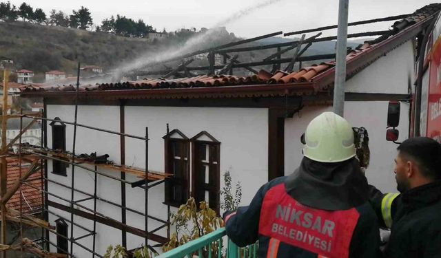 Tokat’ta tarihi konak yangında ağır hasar aldı