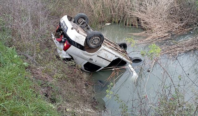 Bursa'da Otomobil su kanalına düştü 1'i ağır 5 kişi yaralandı   