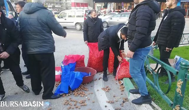 Bursa'da Zabıta seyyar satıcılara göz açtırmadı