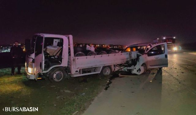 İnegöl'de Trafik Kazası: Hafif Ticari Araç Kamyonete Çarptı, 1 Yaralı Var