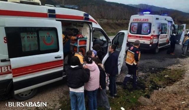 Simav'da Minibüs Kazası: 14 Öğrenci Hafif Yaralı