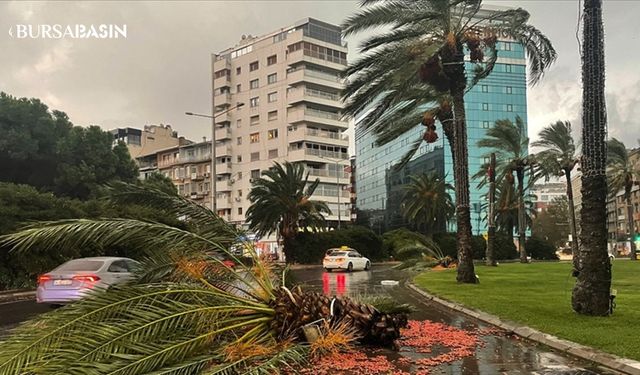 İzmir'de Kuvvetli Rüzgar ve Sağanak: Vapur Seferleri İptal Edildi