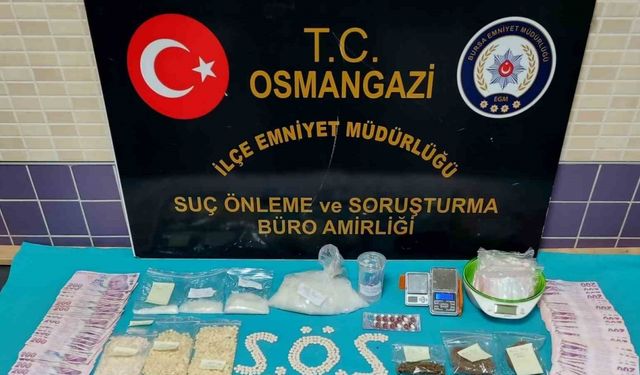 Bursa’da uyuşturucu operasyonu : 624 gram metamfetamin ve çok sayıda uyuşturucu ele geçirildi