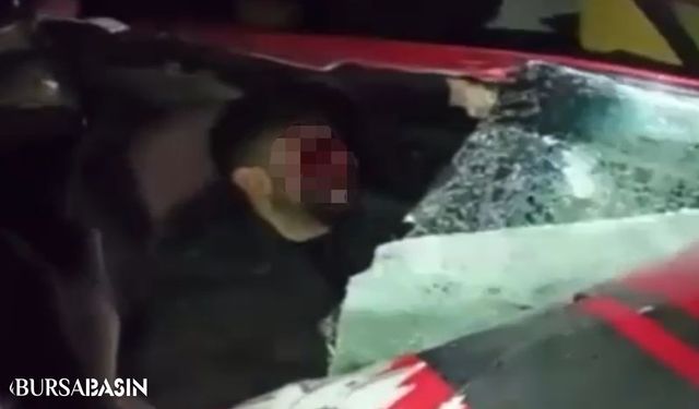 Bursa'da Otomobil, Hızla Seyir Halindeki Tıra Çarptı