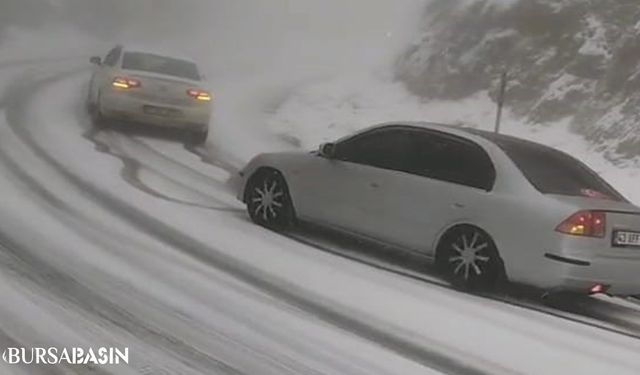 İnegöl-Domaniç Yolu'nda Kar Engeli: Araçlar Yolda Kaldı