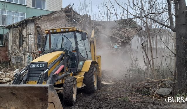 Osmangazi'de Metruk Bina Yıkım Çalışmaları 2024'te Hız Kesmiyor