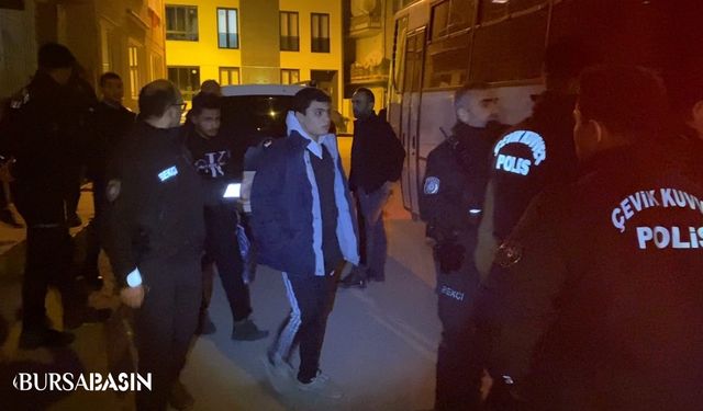 Türkiye'ye Kaçak Yollarla Giren 12 Yabancı Şahıs Yakalandı