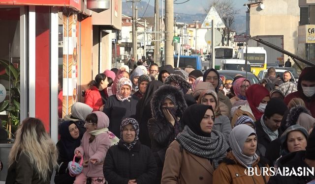 Bursa'da Ucuz Züccaciye İçin Uzun Kuyruklar Oluştu