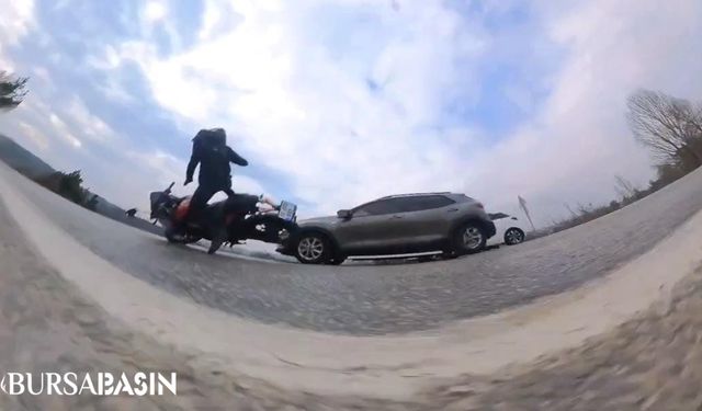 Bursa'da Motosikletli Gencin Kaza Anı Kamerada
