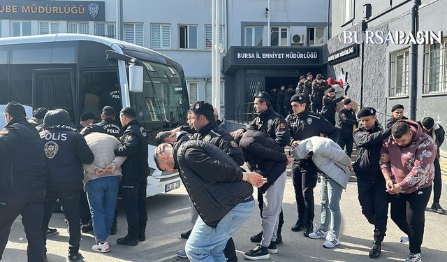 Bursa'da Fuhuş Çetesi Çökertildi: 25 Kadın Kurtarıldı, 31 Gözaltı