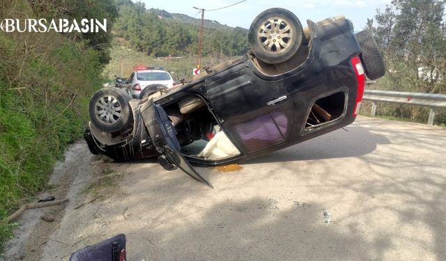 Mudanya'da Vatandaşlar Araçta Sıkışan Sürücüyü Kurtardı