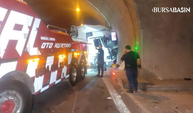 Gebze-Orhangazi-İzmir Otoyolu'nda Tır Kaza Yaptı