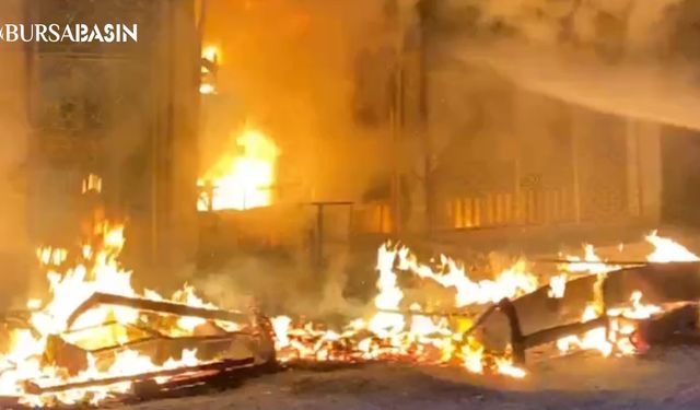 Bursa'da Mobilya Dükkanında Yangın: İtfaiye Hızlı Müdahale Etti