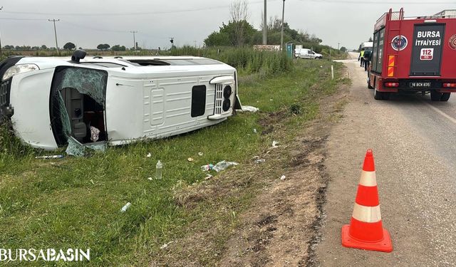 Karacabey'de Servis Aracı ile Tır Çarpıştı: 3 Yaralı